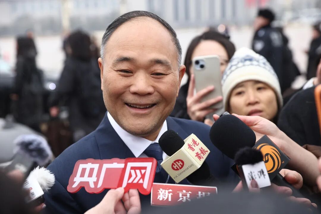 吉利汽车：自2026年8月18日起，李书福辞任公司董事会主席及执行董事职务
