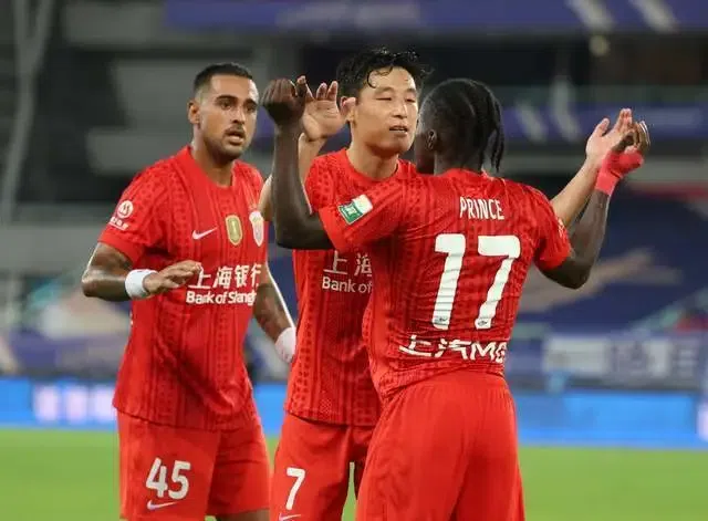 补赛前，海港得到两天“假期”奖励，武磊跑动&发力明显好转