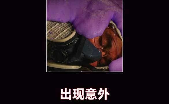 男人喷洒发泡胶出现意外，竟导致自己被困在阁楼