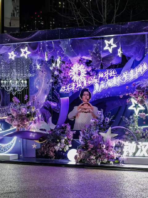 钟汉良演唱会粉丝砌花墙相约下次见