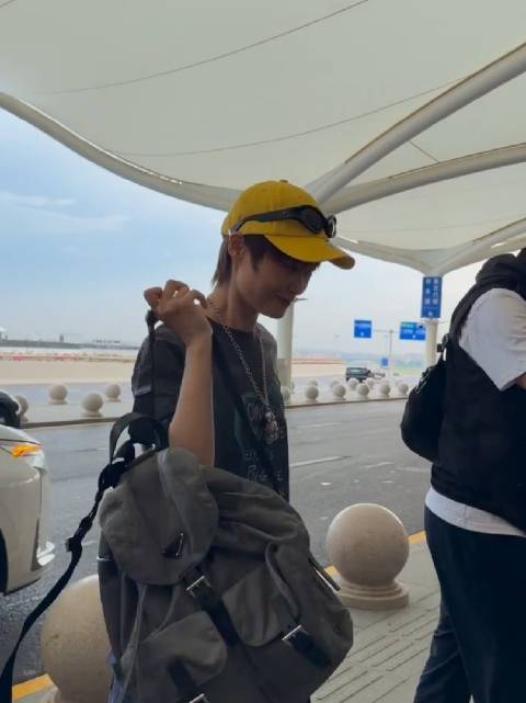哇李宇春真系好靓女啊，李宇春被夸靓女根本绷不住笑啊