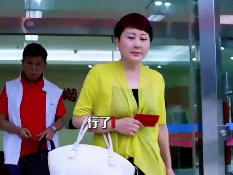 妻子赌气闹离婚，一出民政局就后悔，不料丈夫撒腿就跑了！
