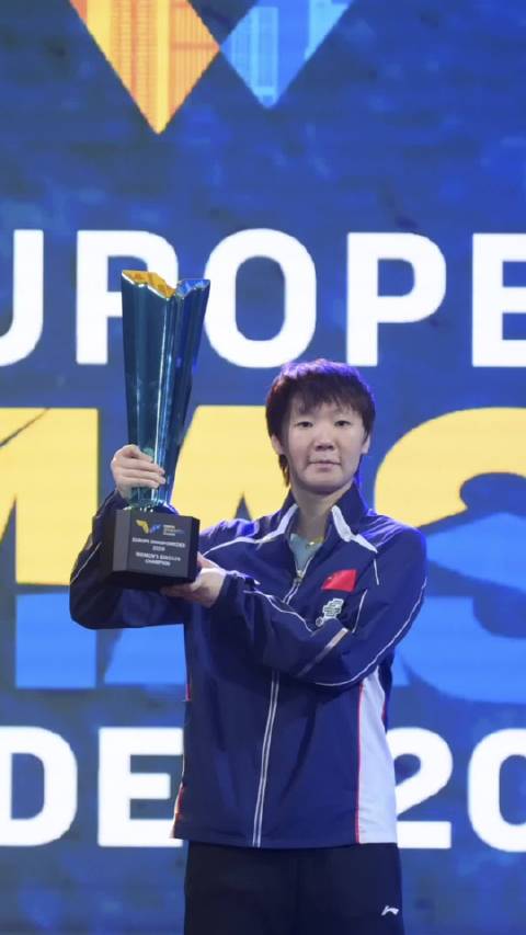 国乒落地北京！王曼昱走VIP通道，王艺迪拎两个大箱子，匆匆回家