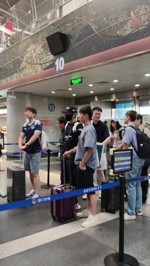 林高远8月18日网球王子赛车手造型上线