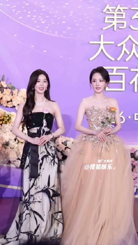 我们诗幂又顶峰相见了 刘诗诗杨幂百花奖红毯同框