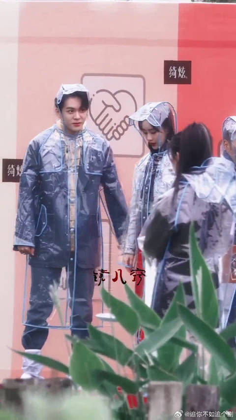 熟人局综艺就是精彩，旁观者一眼看出两人相处模式与众不同