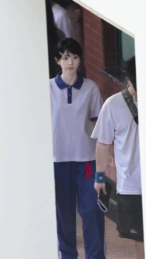 会动的校服林青