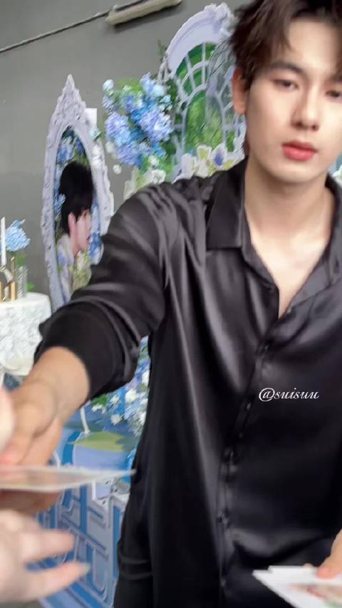 收获一张小煦让自留明信片 生日快乐@演员胡先煦 hxx