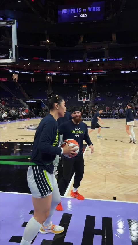 WNBA现场报道（女武神vs飞翼） 小宝今天的热身之二