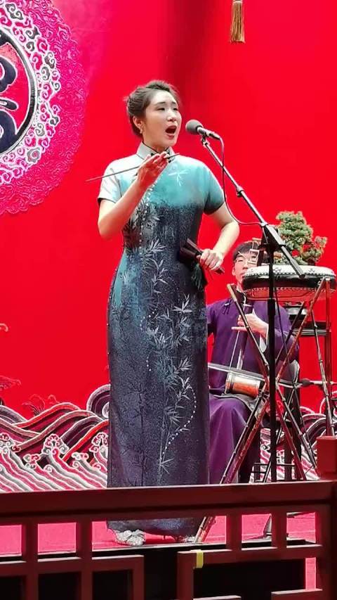 安婉欣演绎《双玉听琴》，京韵大鼓韵味十足