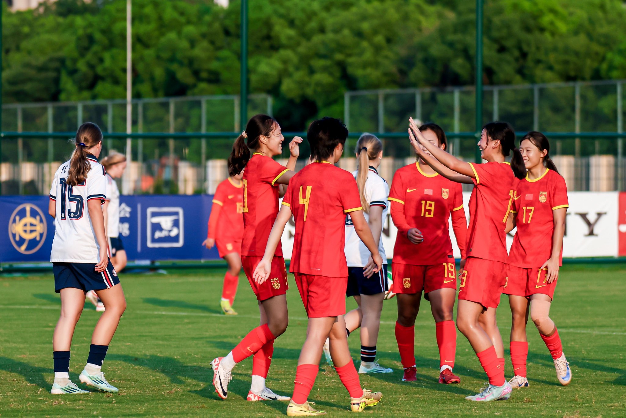 明日之星冠军杯首次增设女子组！大胜皇马，横扫拜仁，中国U17女足剑指冠军奖杯