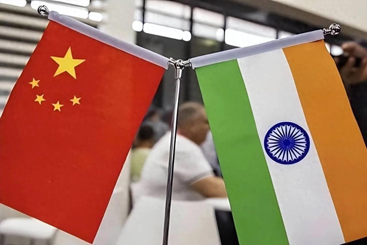 印度人觉得自己很委屈，中国不就是有了点钱，凭什么看不起印度？