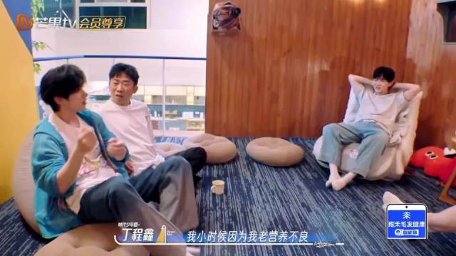 丁程鑫回忆妈妈蒸奶皮子，赞丁家能开深夜食堂