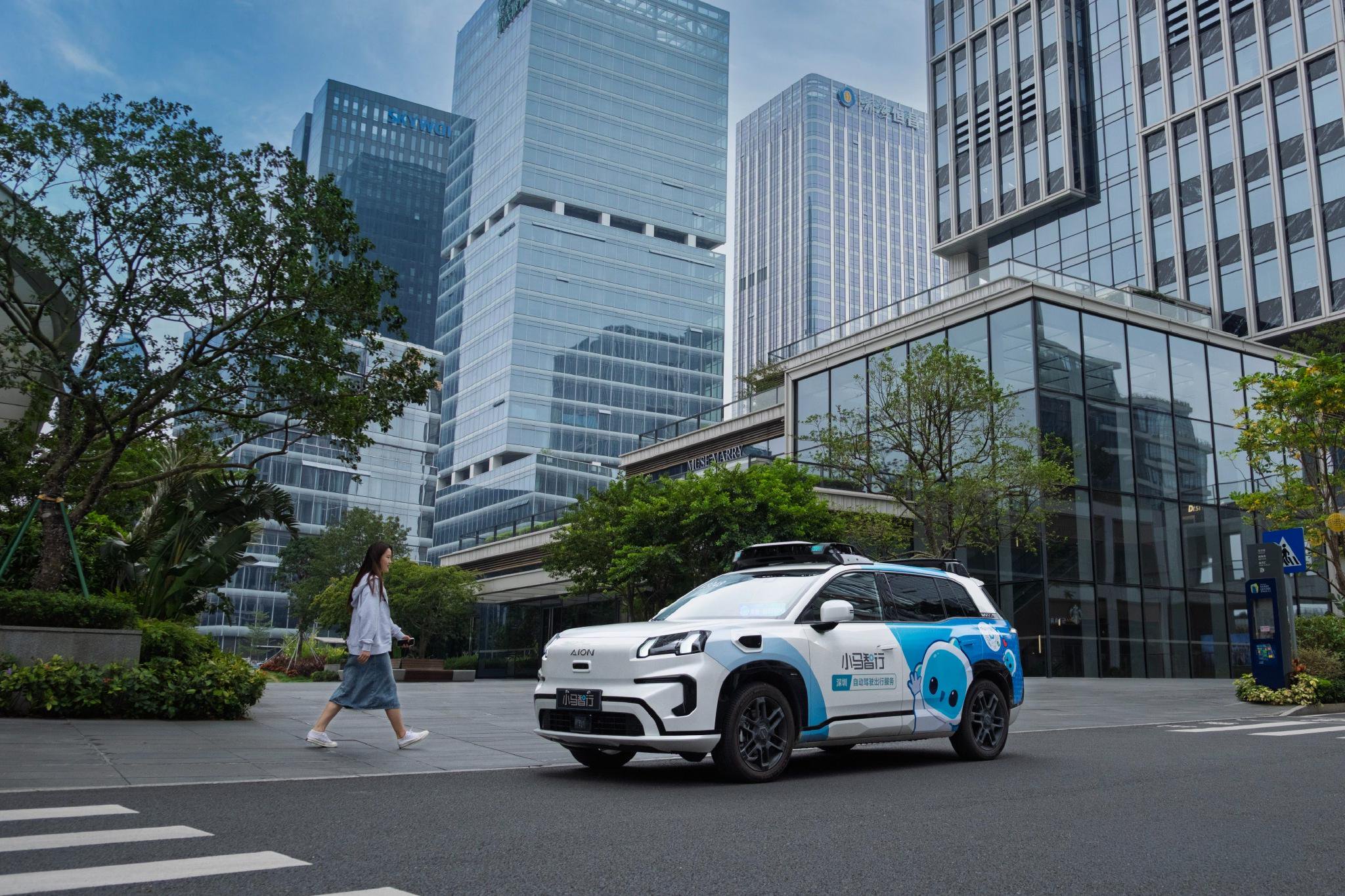 小马智行二季度总营收同比涨68.8%，Robotaxi收入飙升691.2%