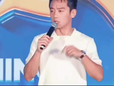 白鹿始终全力以赴，她是一位闪闪发光的女孩