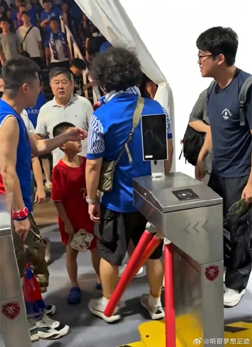 足球赛场怎样营造更文明的观赛氛围？