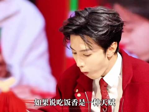 吃货实锤！王安宇和田曦薇，看见美食就挪不开眼