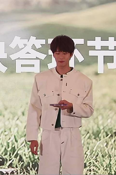 因为百年美士选择绿色形容今天 吃饺子蘸酱油 想去挪威看aurora @没有恋丑癖uu