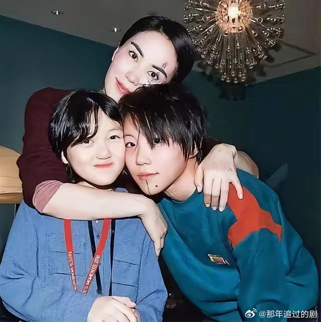 窦佳嫄与窦靖童姐妹俩现在关系如何？