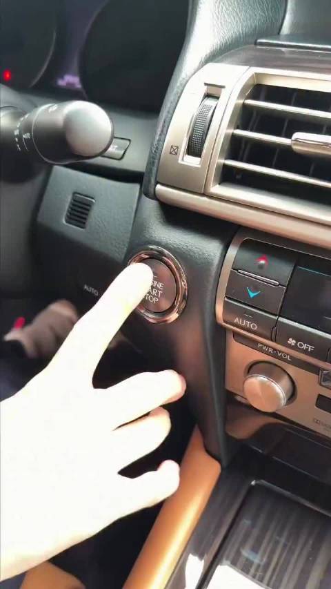 感受一下15年前的雷克萨斯LS，顶级大型豪华轿车，在今天算是什么段位？