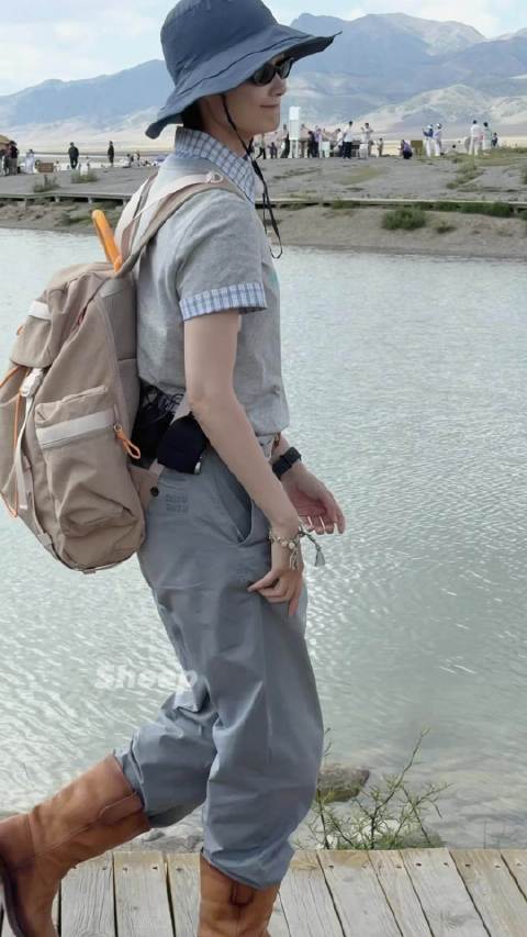 和李宇春一起逛赛里木湖 人生好满足