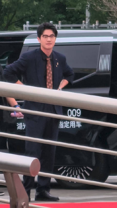 刘昊然
