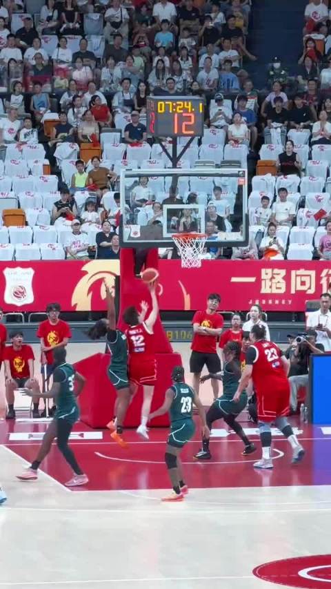 中国女篮VS尼日利亚女篮 看看我们的姑娘们 大宝贝刘禹彤，陈玉婕的表现