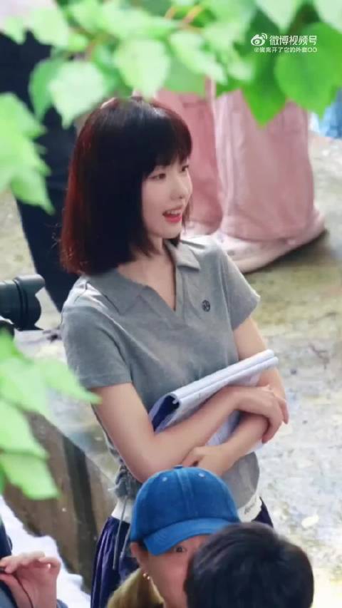 陈都灵新剧学生造型曝光，梦回小耳朵