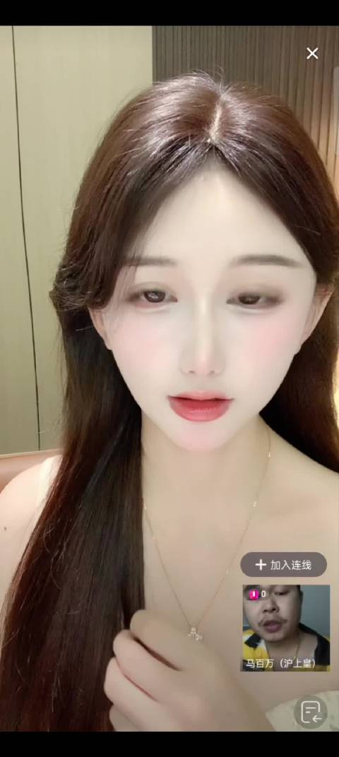 榜一大哥刷10个嘉年华，要求女主播做女友飞上海