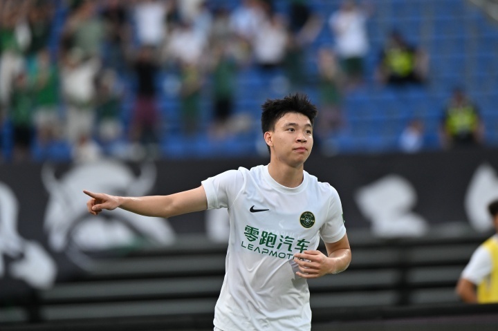 梦想要何时才能成真？外媒发布王钰栋球探报告，外出踢球大门其实已敞开