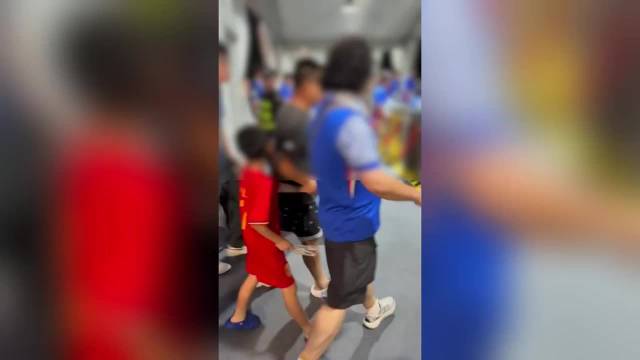 赛后围堵穿武磊球衣小球迷，3人被行政拘留