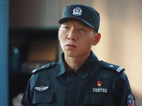 李宏伟当警察了 还这么狂 _因为一个片段看完了整部电影