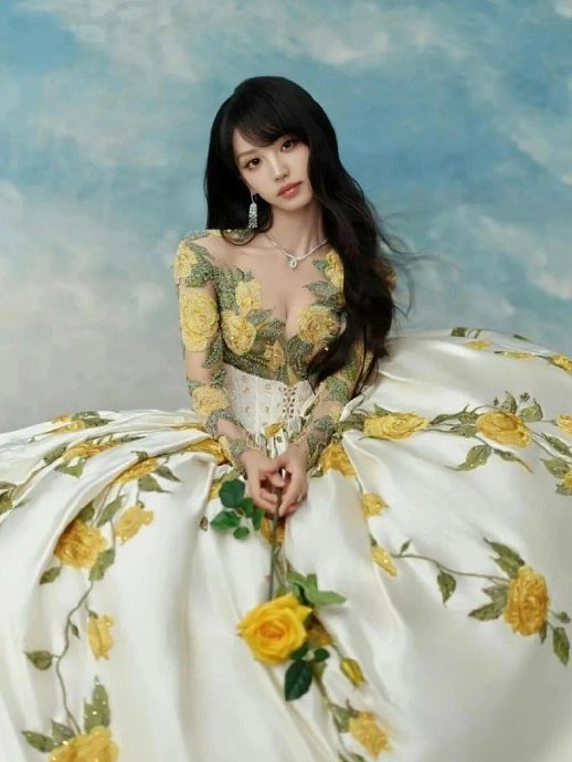 田曦薇熟女风造型反差感拉满，全网热议