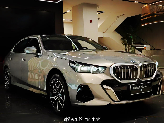 宝马5系530Li领先型和尊享型的安全配置有哪些区别？
