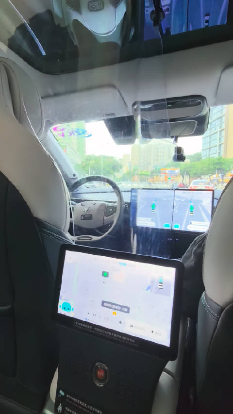 深圳体验无人驾驶小马智行，行驶路上就是个可爱的小憨包，谁都可以欺负