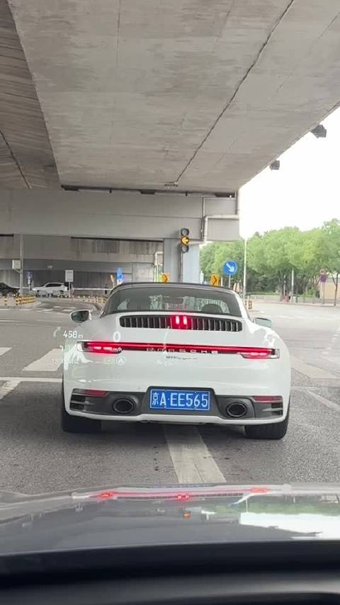 第一次在后面看我的Targa开敞篷，太美了！