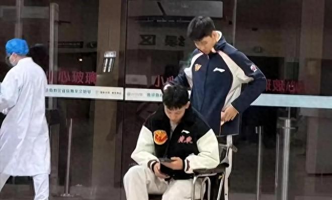 广东队3个重大动态：徐杰突发伤情，教练组新增1人，萨姆纳抬价