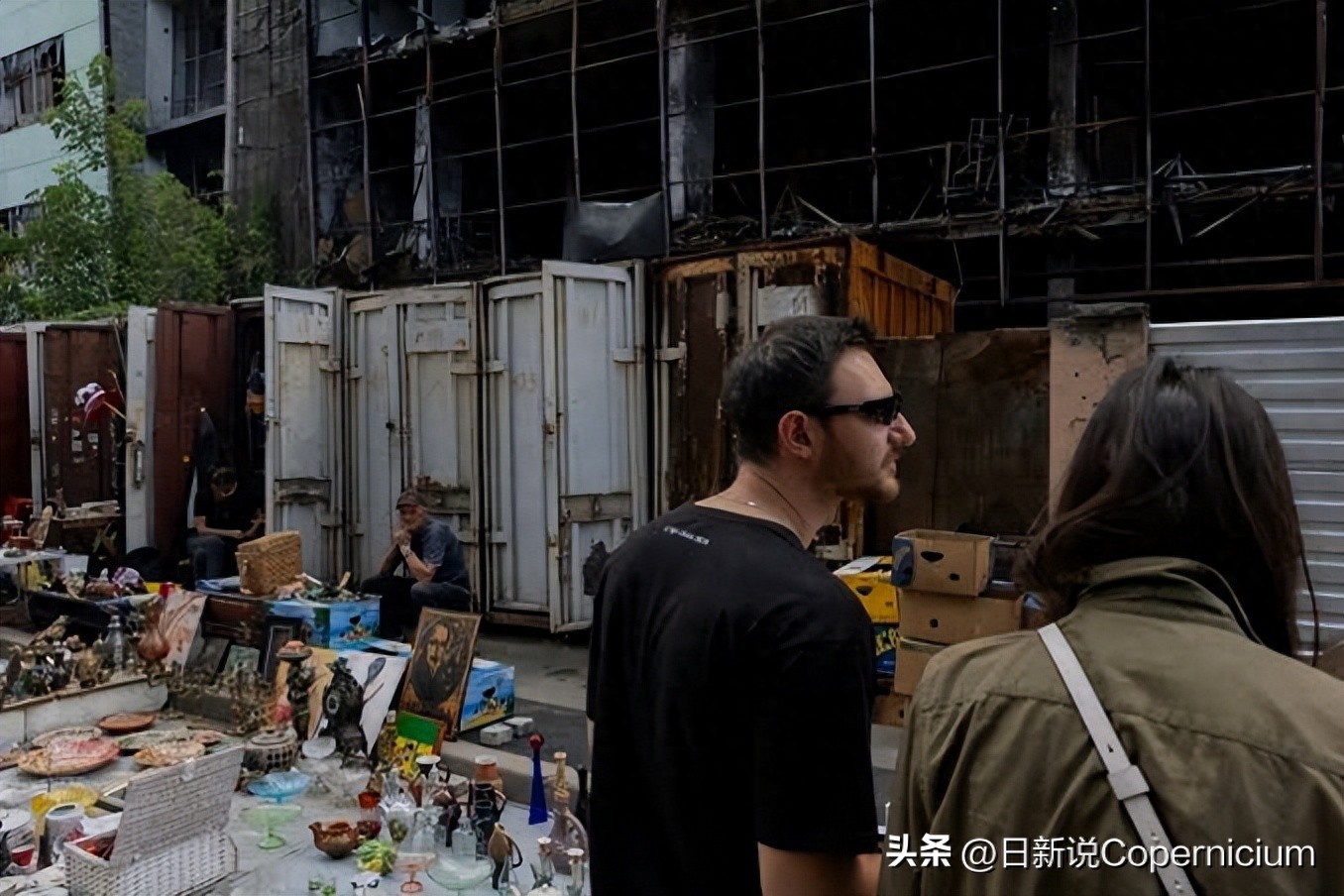 阿根廷街头示威：一群"甘道夫"堵人家门口，手持"你不能通过"横幅
