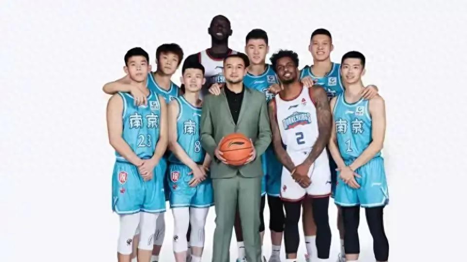 CBA短讯！广东男篮酝酿租借交易，两队股权遭冻结段睿骐坐冷板凳