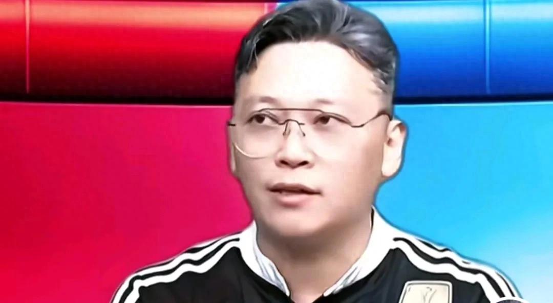 解说员周亮破防∶武磊在对待上海两队球迷的矛盾上只会火上浇油。