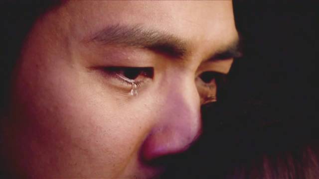 钟汉良饰演慕容沣无声落泪，尽显无奈与不舍