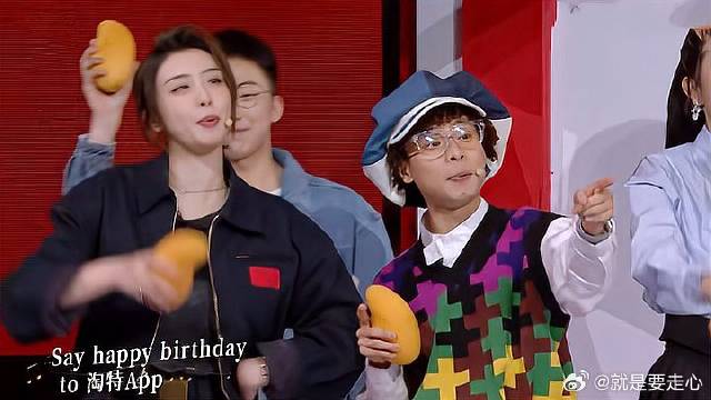 赵小棠布布演唱《亲爱的上淘特》，点燃全场，好魔性！