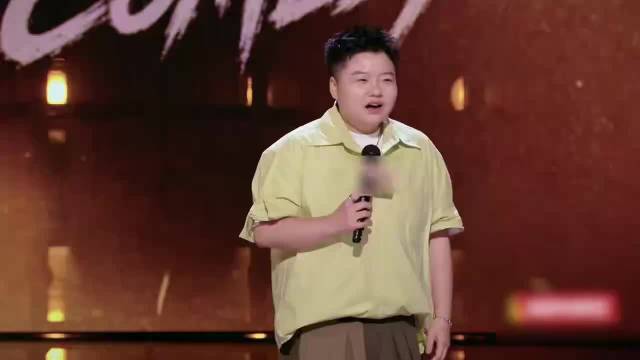 王越国外海滩坦言“来都来了”失效，旅游心理引共鸣