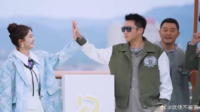 白鹿杨颖郑恺李晨沙溢没一个人答对的，简直要笑死我了丨奔跑吧