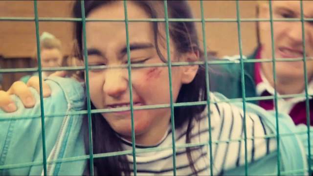小女孩面对校园暴力，这个小女孩的机智逃脱太解气了