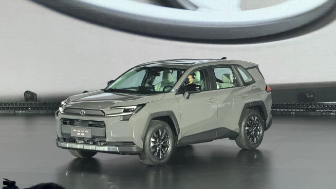 一汽丰田RAV4荣放2026款两驱精英版落地价多少钱？