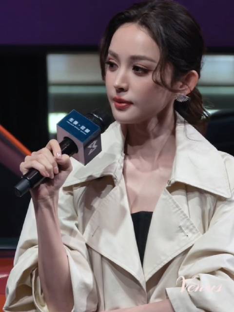娜扎今日车展活动，美的还是太权威了