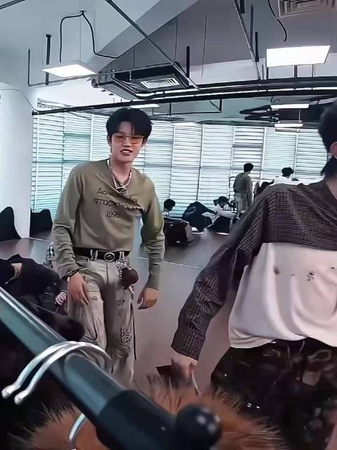 真实临场联想，没有半点剧本刻意的痕迹