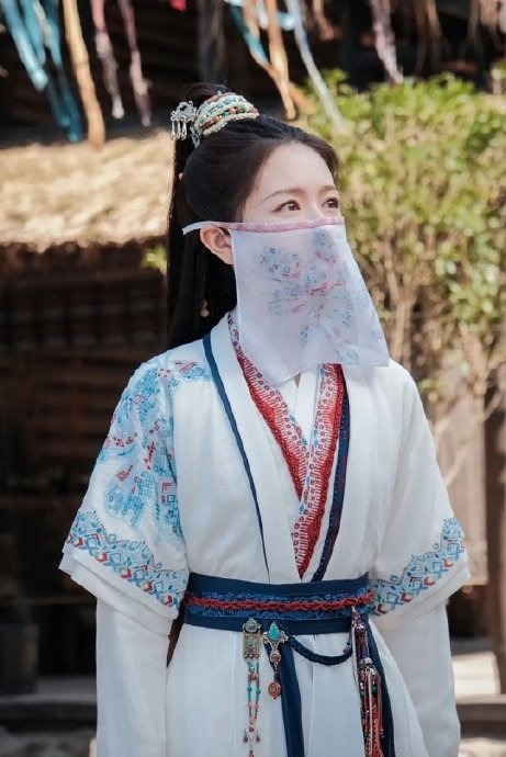 李兰迪这次出妆造型为何被赞简约高级? 李兰迪这次出妆造型为何被赞简约高级?