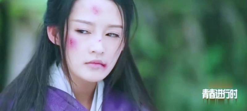 楚乔高烧不退，淳儿即使恨她，还是帮她退了烧，照顾她